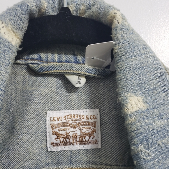 LEVI'S Distressed Denim Sleeveless Vest - Picture 5 of 12